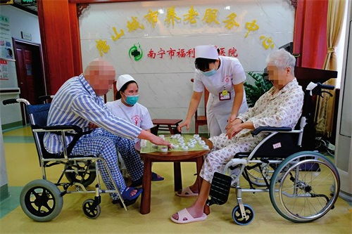 南寧市多措并舉推進養(yǎng)老服務業(yè)高質(zhì)量發(fā)展 社區(qū)居家養(yǎng)老服務設施建成187個 打造康養(yǎng)服務新高地